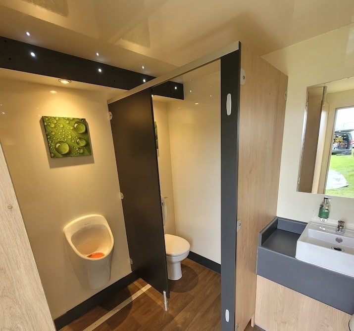 Luxury restroom trailer